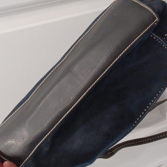 TOMMY HILFIGER navy/black sueded purse - Picture 9 of 9